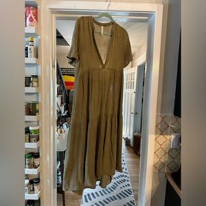 Anthropologie Kallie flowy Maxi dress